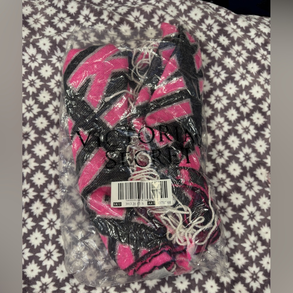 PINK by Victoria's Secret Hot Pink and Black Graphic Fringe Scarf
